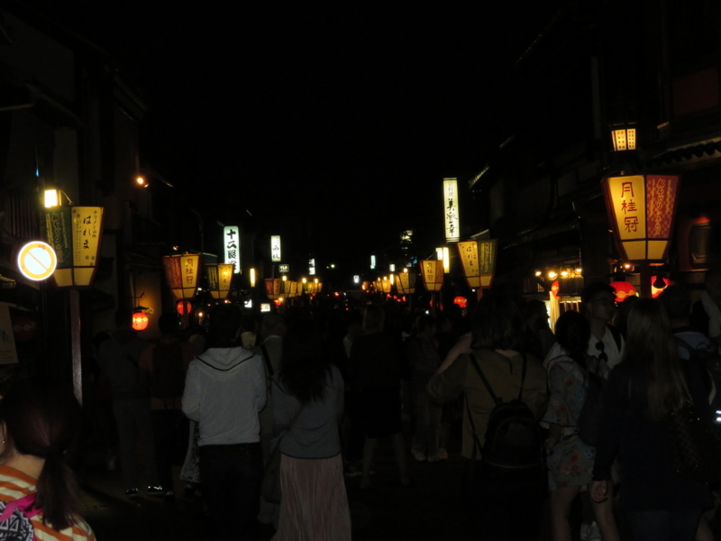 夜の祇園花見小路