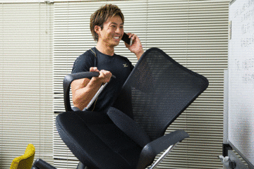 オフィスでチャレンジ 花嫁をお姫様抱っこするための筋トレ術 Kekoon ケコーン 結婚 結婚式 恋愛に関するサムシング情報をお届け