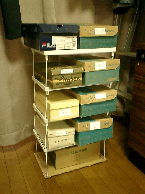 ダイソーの積み重ね整理棚でタワー型シューズラックを作ってみた