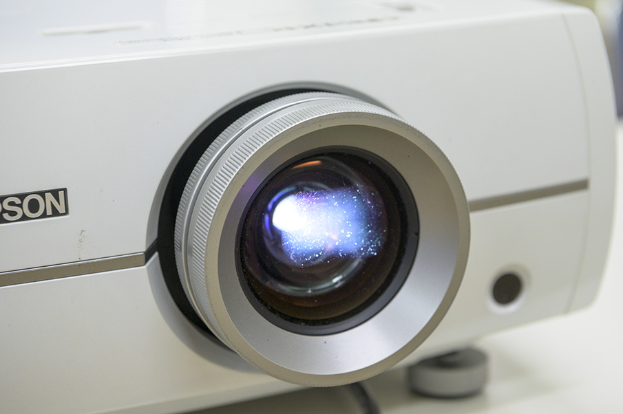 プロジェクター BenQ HT-3550を借りました。 - 下町写真家、今日もはよ
