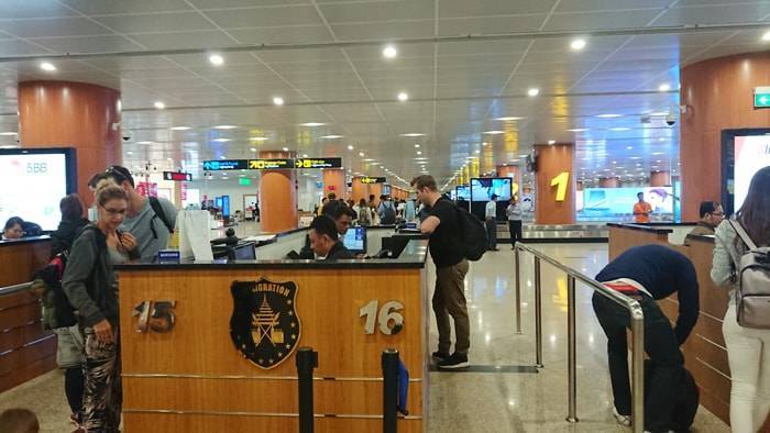 ヤンゴン国際空港　入国審査