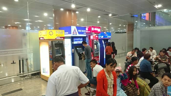 ヤンゴン国際空港　ATMの使い方