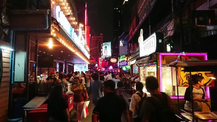 タイ・バンコクのソイカウボーイの行き方と料金と遊び方【Soi Cowboy