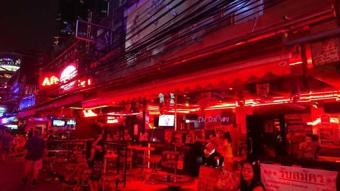 タイ・バンコクのソイカウボーイの行き方と料金と遊び方【Soi Cowboy