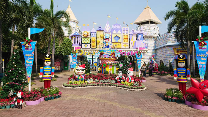 バンコクの遊園地 ドリームワールドの行き方と紹介とお得なチケット情報 なんとなくバンコクに移住してみました バンコクの遊園地 ドリームワールドの行き方と紹介とお得なチケット情報 なんとなくバンコクに移住してみました