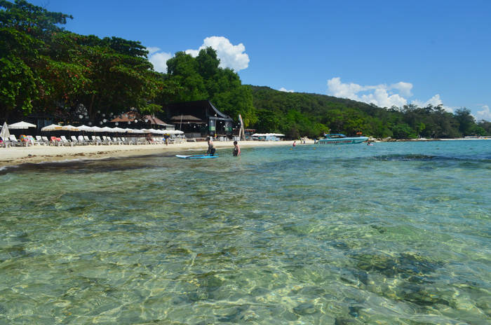 サメット島のビーチ