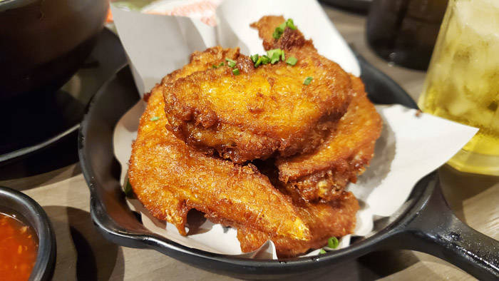 MBKのタイ料理レストラン　tummourのフライドチキン