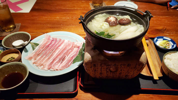 バンコク　笹弥のランチ　豚しゃぶ定食