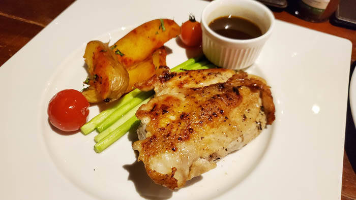 カオヤイ　MYTHレストランの肉