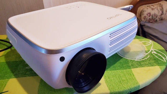 1万円代で買えるおすすめのプロジェクター TOPTROを使ってみての評価