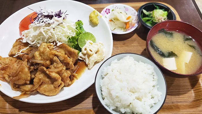 バンコクの定食屋　とん清の紹介