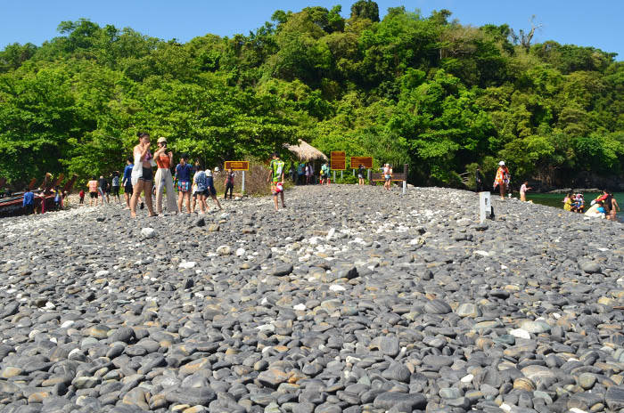 リペ島のシュノーケリングツアー　Black Stones Island