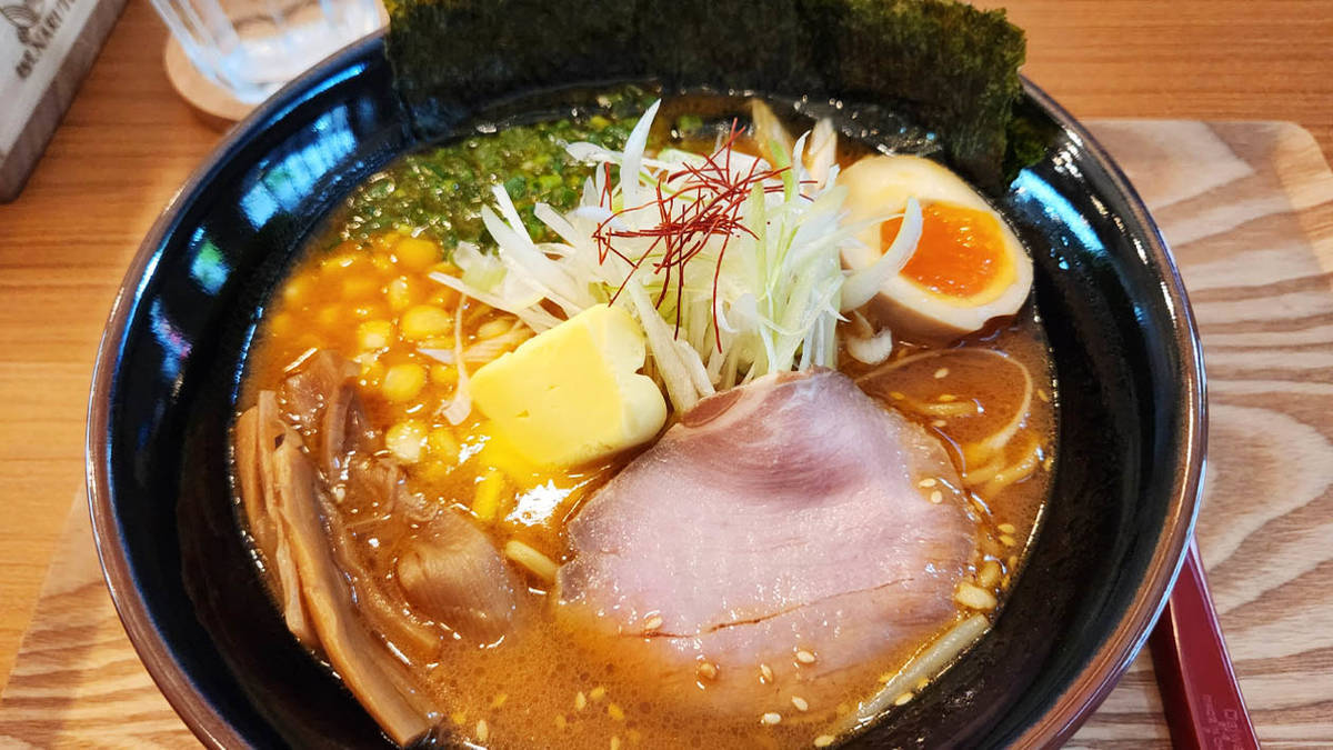 バンコクの麺屋NARUTO　味噌バタコーンラーメン