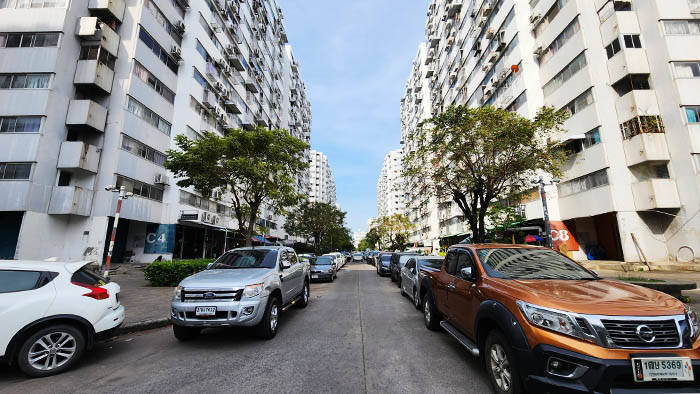 バンコク　ムアトンタニのPopular Road