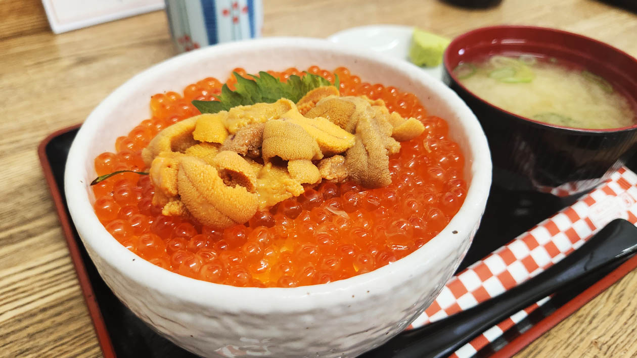 小樽のウニいくら丼＠鱗友朝市の朝市食堂