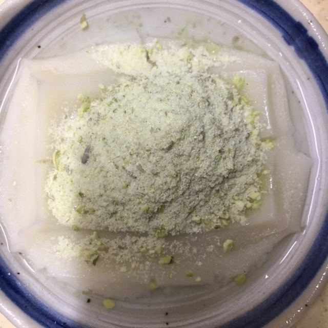 ずんだ餅の素を餅にかける