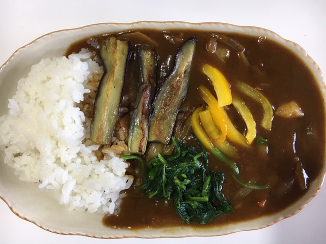 カレーと野菜のトッピング