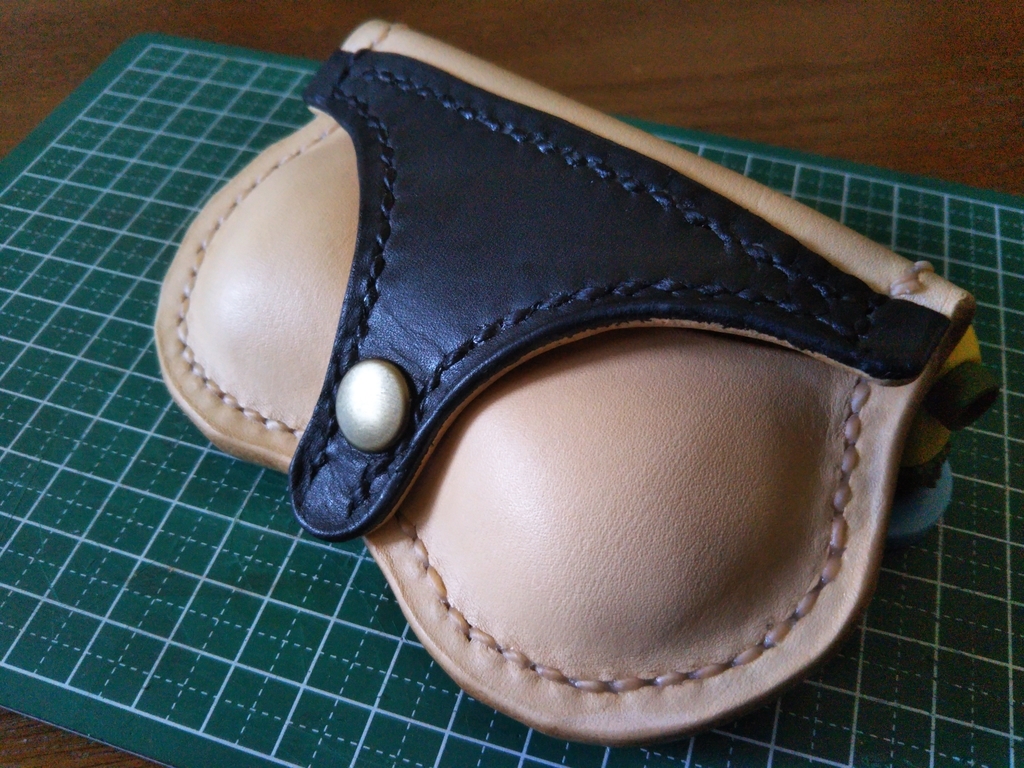 革財布の作成（牛ヌメ革 女体型④ 黒水着お尻 黒水着おっぱい 小銭入れ カード入れ 札入れ） - 革盛工房