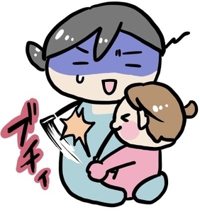 マグネループを引きちぎる赤ちゃん