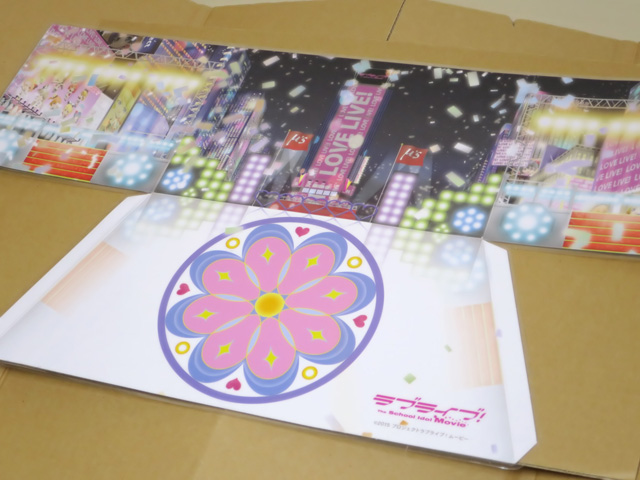 フィギュア台紙をラミネート加工