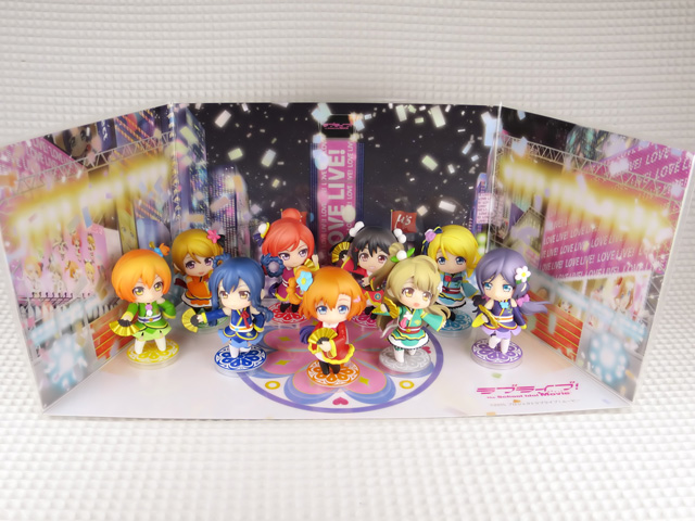 フィギュア台紙をラミネート加工