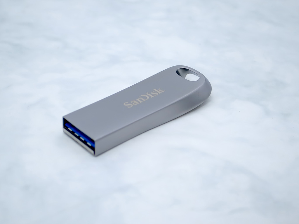 SanDisk Ultra Luxe USB3メモリ