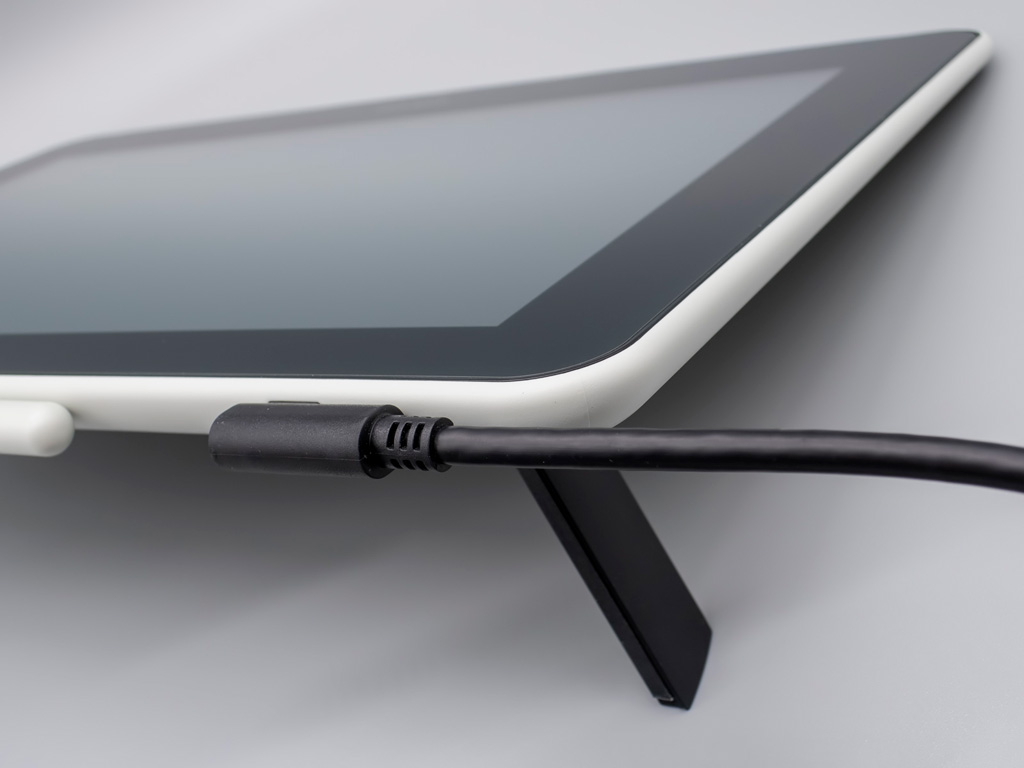 液晶ペンタブ「Wacom One 13」を購入。バスパワーで動作し、屋外 液晶ペンタブ「Wacom One 13」を購入。バスパワーで動作し、屋外