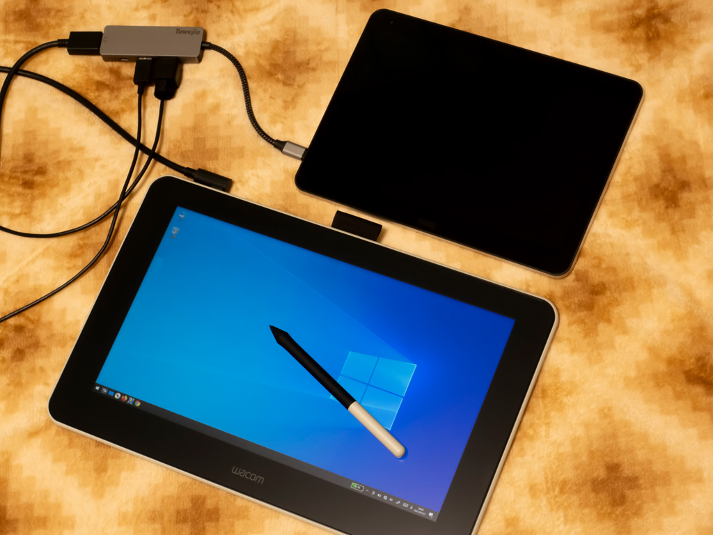 タブレットPCやノートPCに液晶タブレットを接続した際に