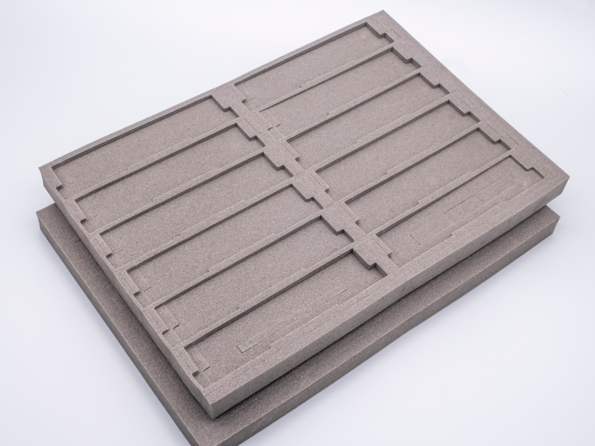 鉄道模型 収納ケース付き　値下げ Nゲージ】1つのケースに12両収納可能な車両ケース【鉄道模型