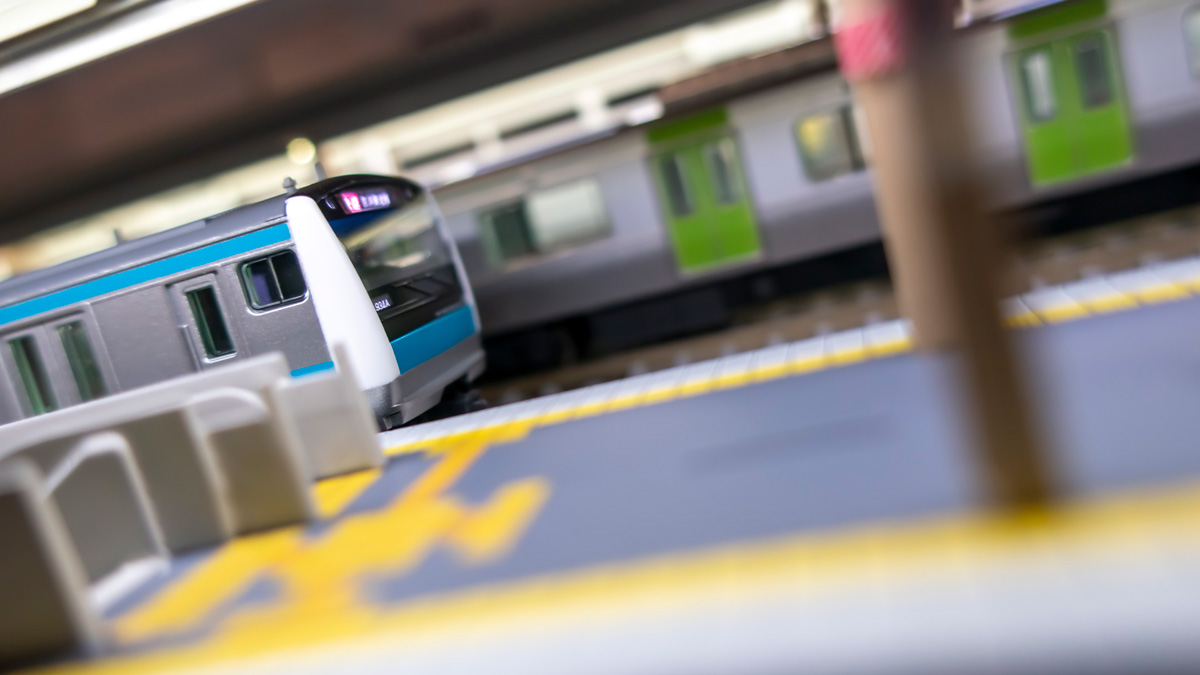 TOMIX 都市型ホーム 塗装と電飾