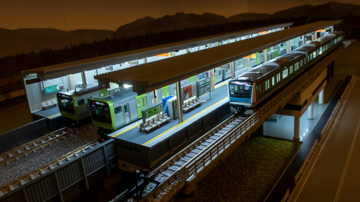 Nゲージ TOMIX 都市型ホーム 塗装と電飾化