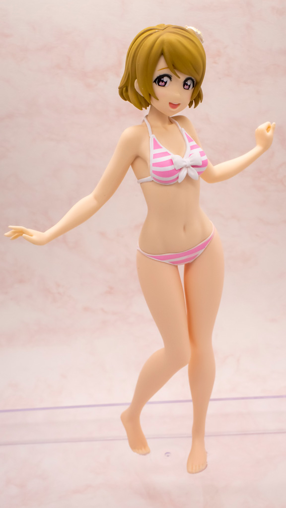 セメダインBBXでフィギュアを固定