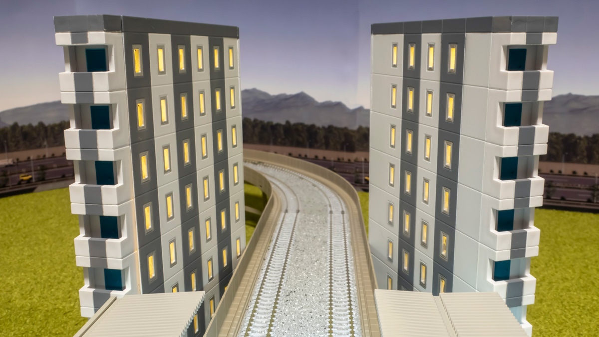Nゲージ自作ストラクチャー　ビジネスホテル ストラクチャーを厚紙で製作…駅前ホテルを再建しました！駅前