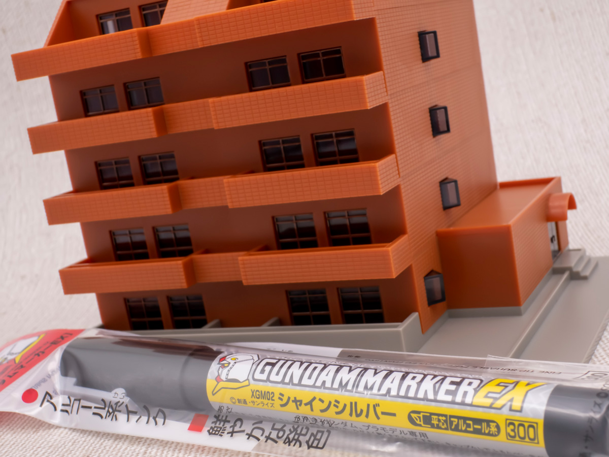 Nゲージ TOMIX マンション 窓枠の塗装