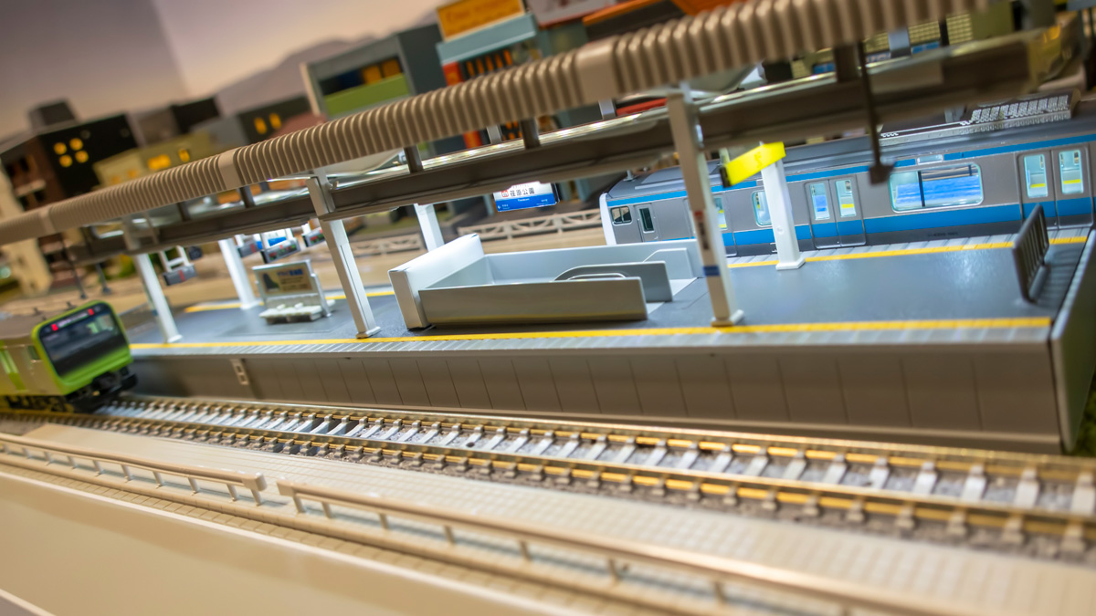 Nゲージ】KATOの島式近郊型ホームDXを購入。TOMIXの近郊型との違いを