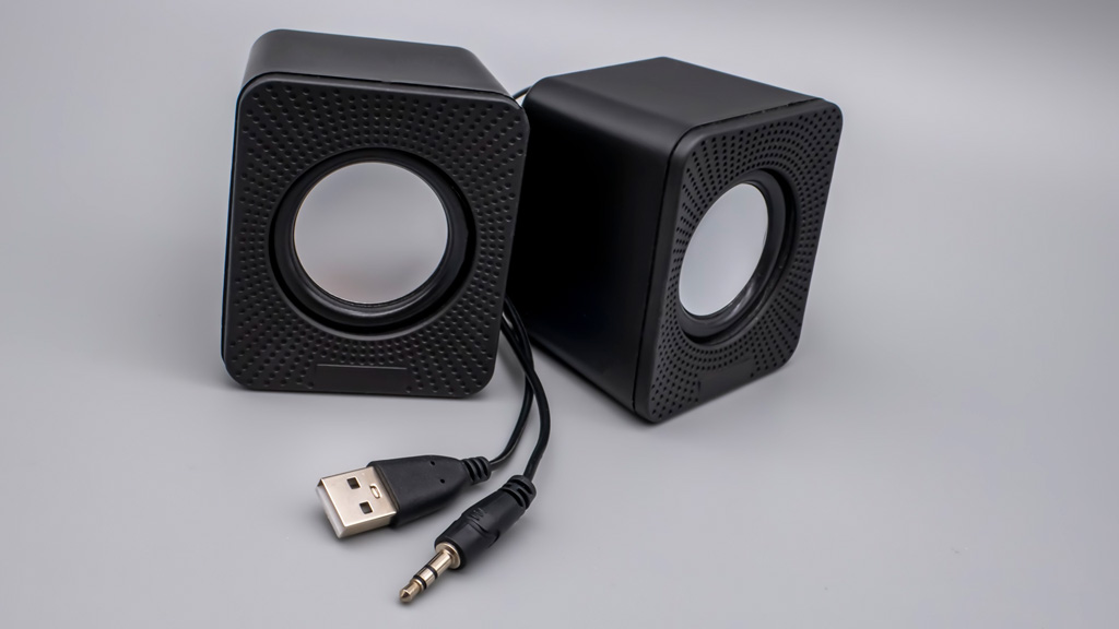 ダイソー ミニスピーカー USB電源