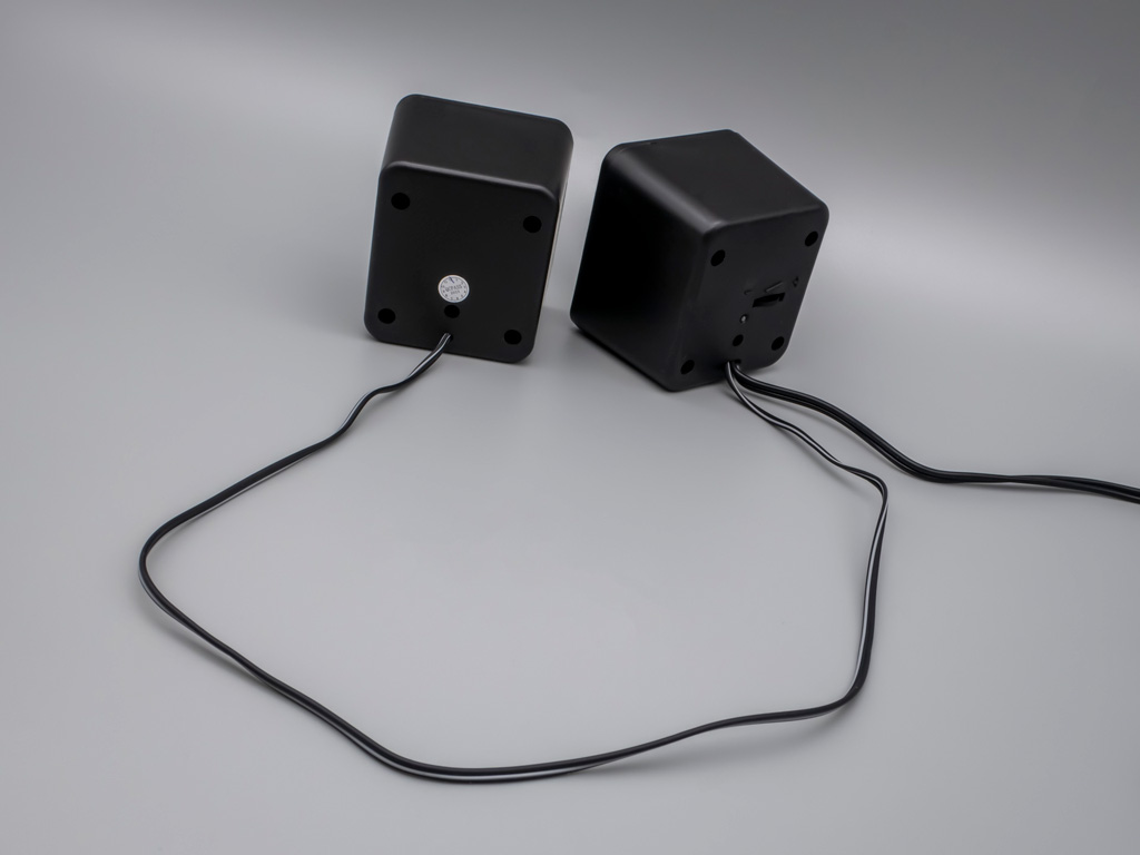 ダイソー ミニスピーカー USB電源