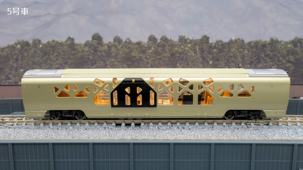 Nゲージ】TOMIXの《四季島》が入線。闇夜を照らす豪華客車がエモい