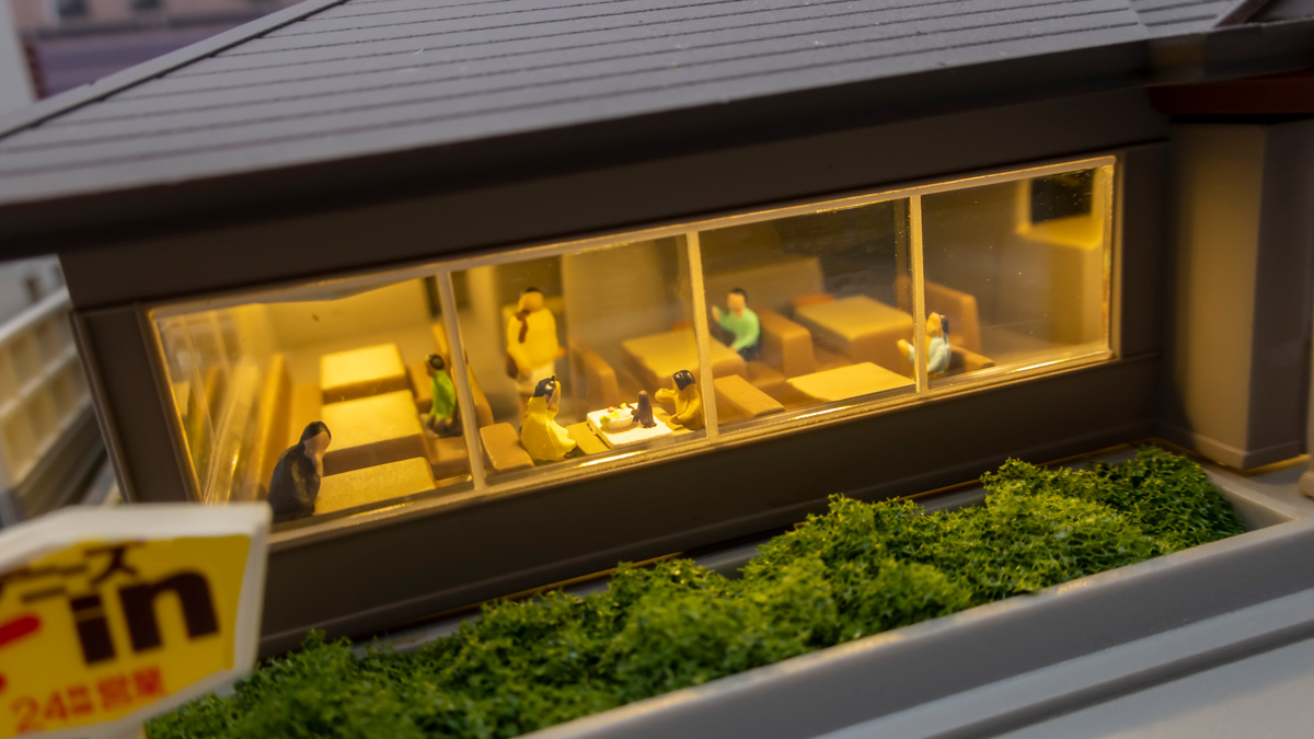 Nゲージ KATO ファミリーレストラン デニーズ 人形を配置