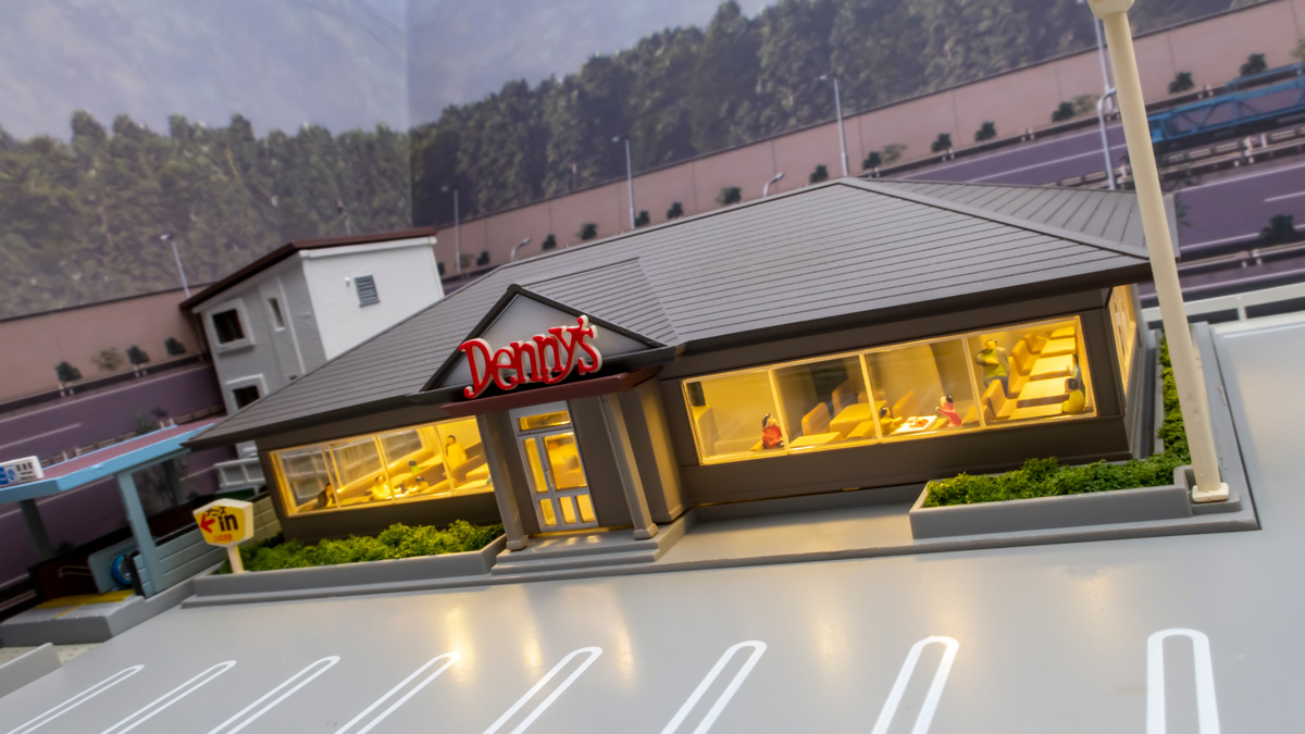 Nゲージ KATO ファミリーレストラン デニーズ 人形を配置