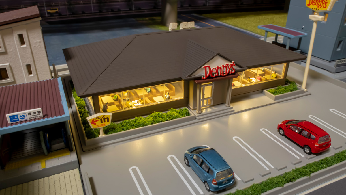 Nゲージ KATO ファミリーレストラン デニーズ 人形を配置