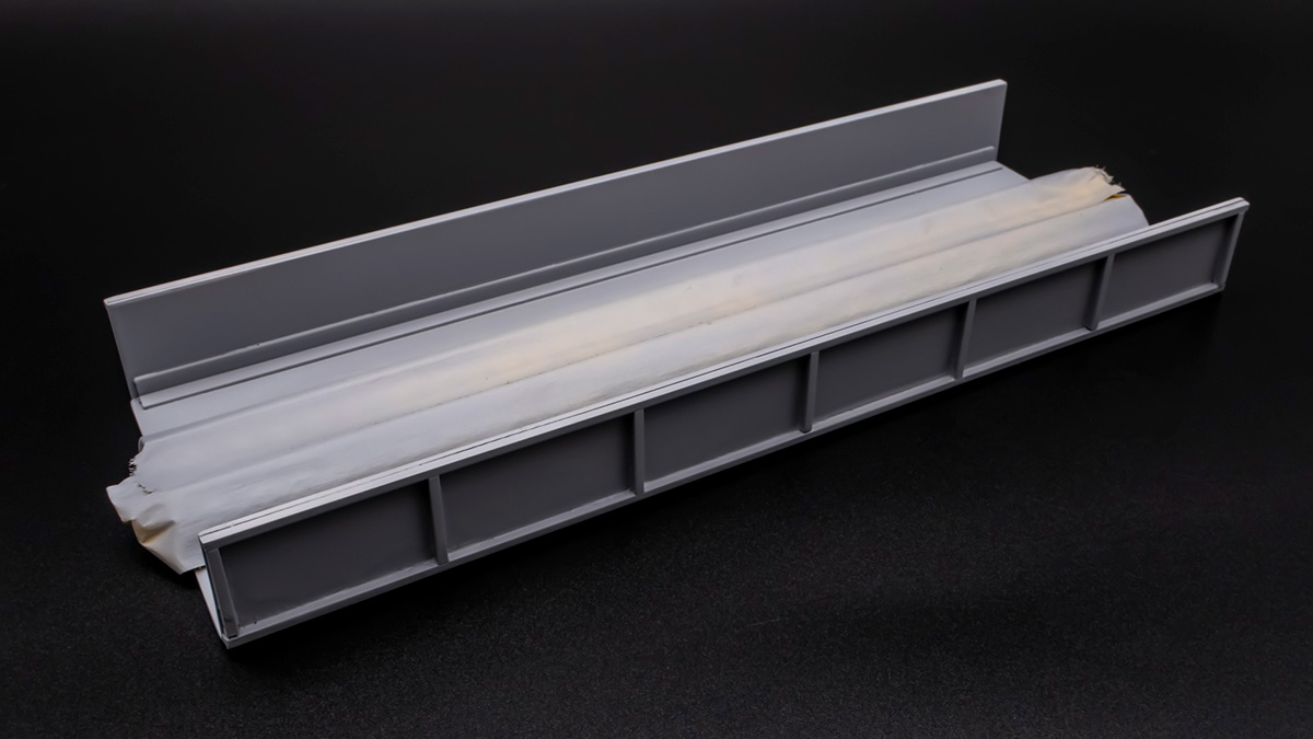 HOゲージの高架橋をプラ板で制作して塗装とバラスト散布