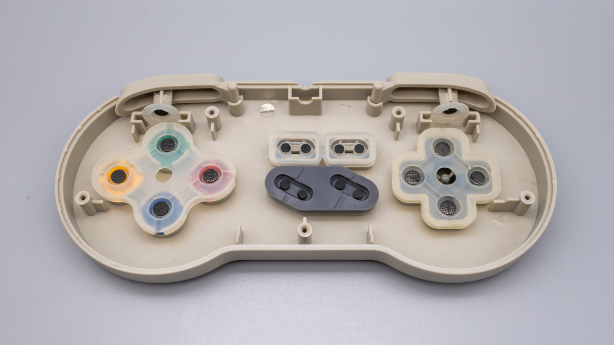 時間限定　新品未使用　限定モデル　iBUFFALO レトロ調　sbゲームパッド スーファミコントローラー風のレトロ調USBゲームパッドを買い増し