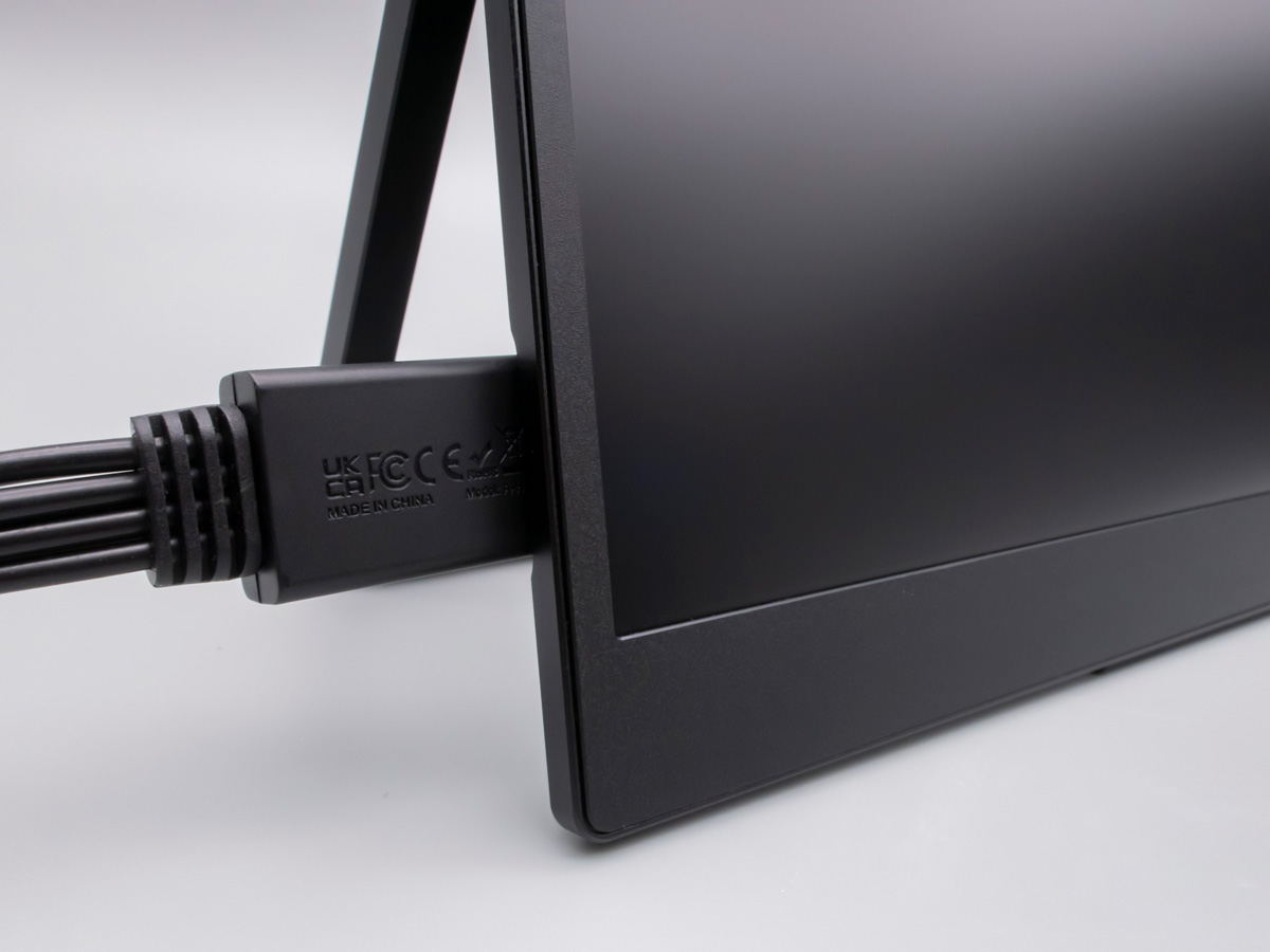 InnoView 18.5インチ モバイルモニター