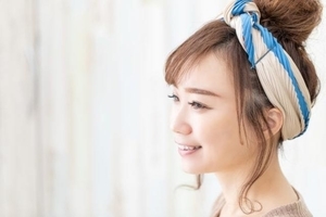 伸びた白髪を隠す方法7選 書く 走る