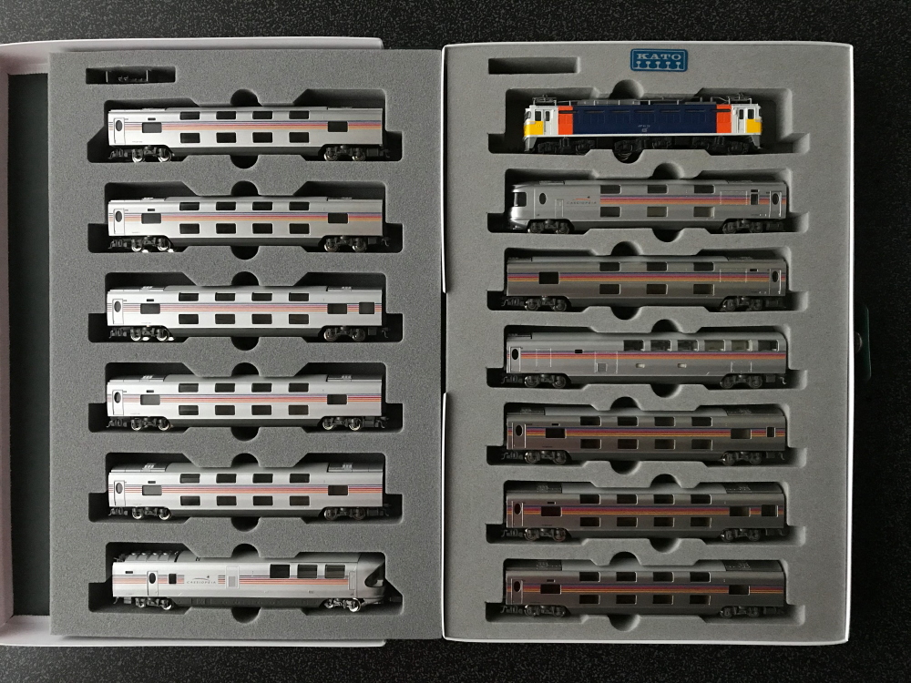 KATO E26系「カシオペア」の新旧製品を比較してみた - 川崎鶴見鉄道録