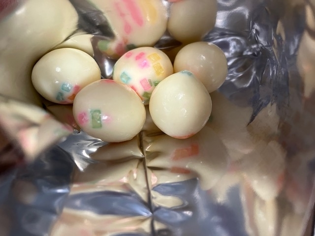 チョコの中のかわいいグミ□BANDAI ポップンたまごチョコ□レビュー