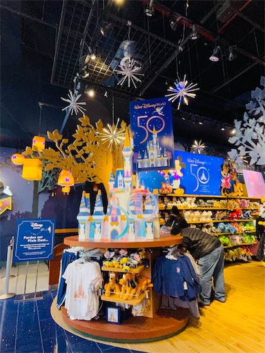 NY 雑貨やお土産も♡］タイムズスクエア「ディズニーストア