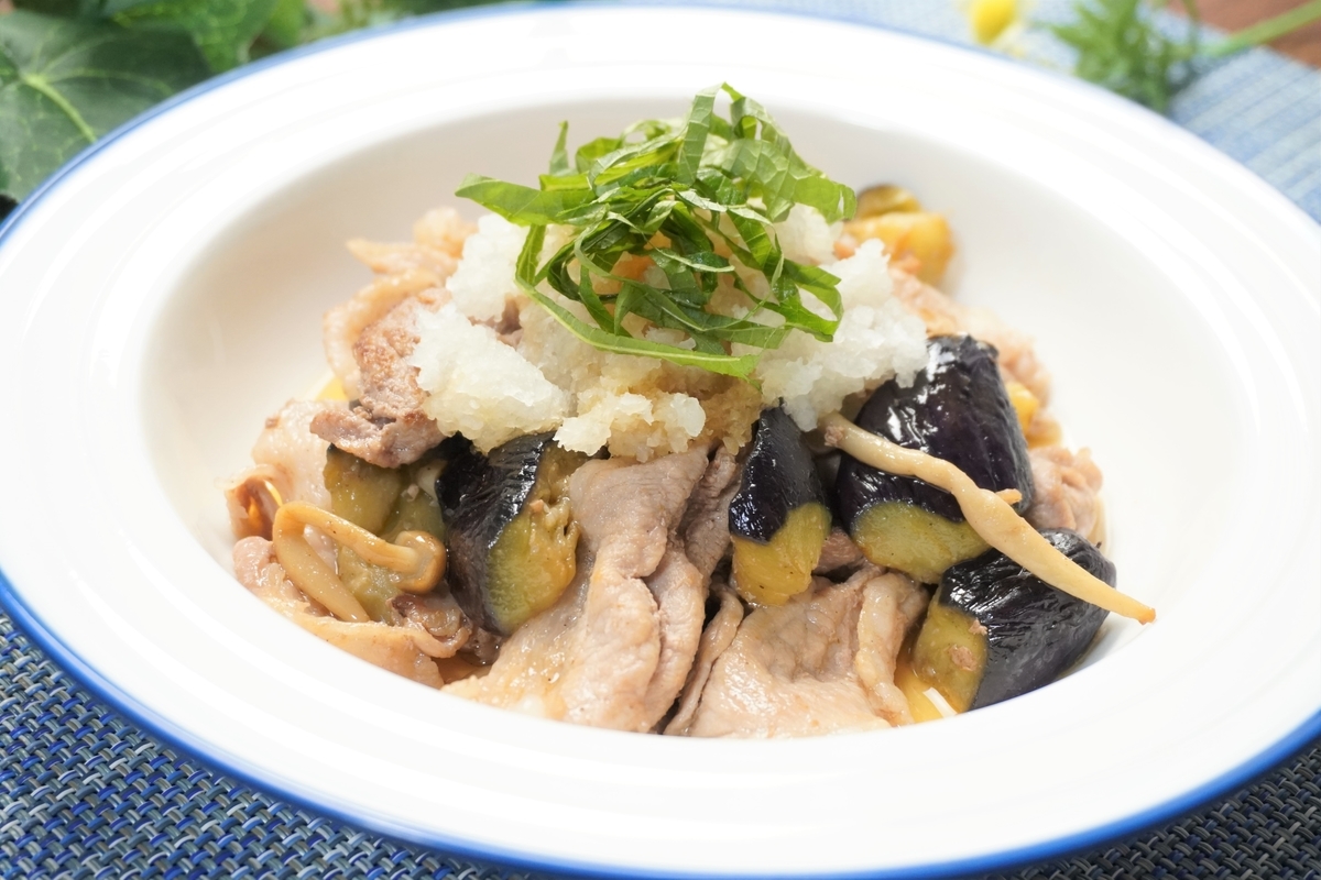 さっぱり美味しい 豚肉と茄子としめじのおろしポン酢の作り方 レシピ Clovers Cooking