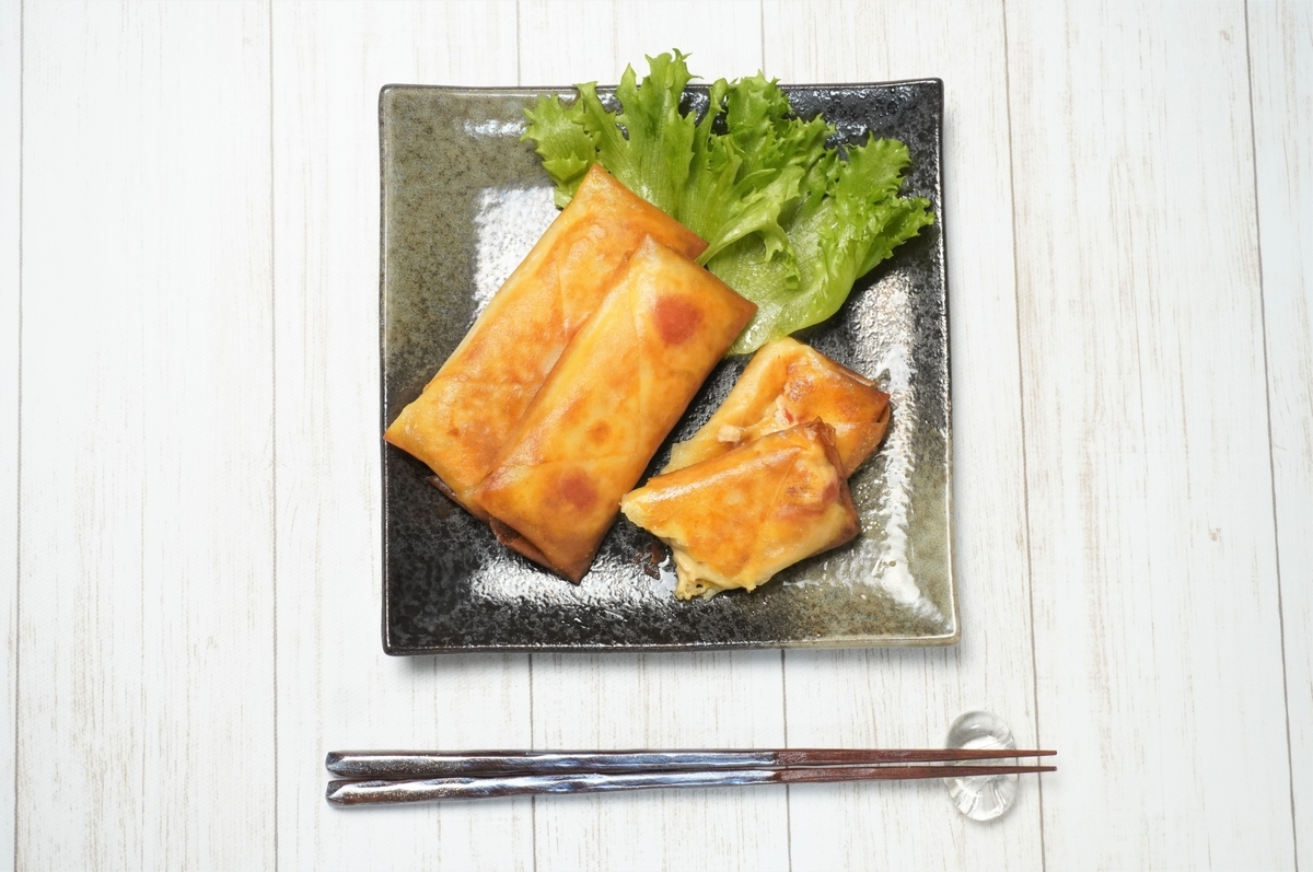 パリパリが美味しい トマトとツナマヨのチーズ春巻きの作り方 レシピ Clovers Cooking